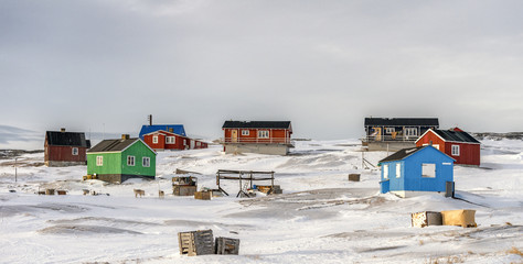 Colourful houses in the tiny inuit village of Oqaatsut in west Greenlamd - obrazy, fototapety, plakaty