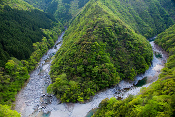 山の谷