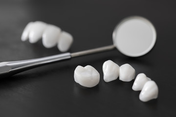 Dental mirror and zircon dentures - Ceramic veneers - lumineers