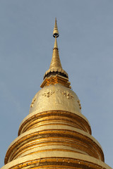 Fototapeta premium Golden pagoda in Wat Phra That Hariphunchai, Lamphun, Northern Thailand.
