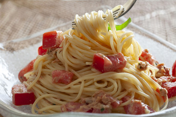 フレッシュトマトとツナの冷たいスパゲティー