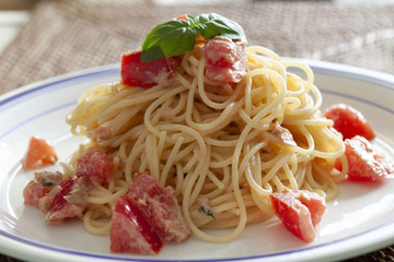 フレッシュトマトとツナの冷たいスパゲティー