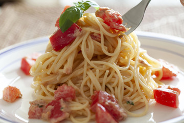 フレッシュトマトとツナの冷たいスパゲティー