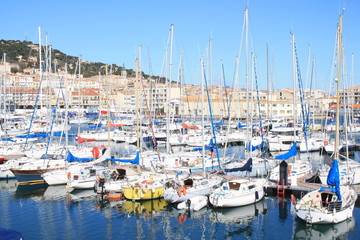 Fototapeta na wymiar Le mont Saint Clair et le pittoresque port de plaisance de Sète, Hérault, Occitanie, France