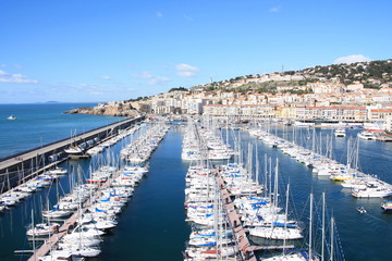 Le mont Saint Clair et le pittoresque port de plaisance de Sète, Hérault, Occitanie, France