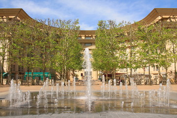 La magnifique Fontaine Poséidon au cœur du quartier Antigone à Montpellier, Hérault, France