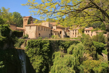 Le magnifique village médiéval de Saint Guilhem le Désert au cœur des gorges de l’Hérault, Occitanie, France

