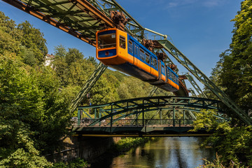 Wuppertaler Schwebebahn  Nordrhein-Westfalen  Deutschland  © majonit