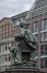 Fototapeta na wymiar Statue à Hambourg, Allemagne