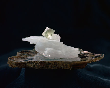 Fluorite on anhydrite
