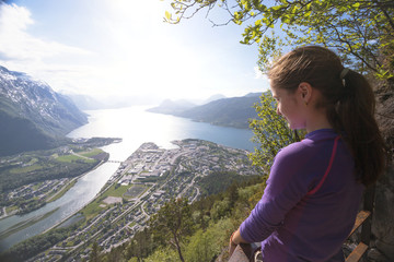 Naklejka premium tourist girl and Romsdalsfjorden