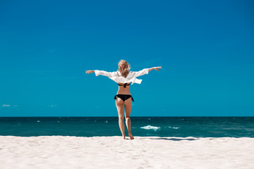 Fototapeta na wymiar woman on sea beach