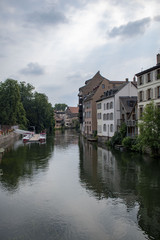 Fototapeta na wymiar canal in strasbourg typical homes