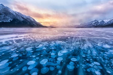 Crédence de cuisine en verre imprimé Canada Flux de neige sur le lac Arbraham