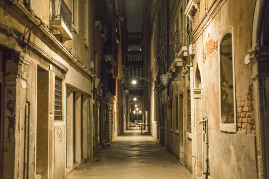 ヴェネチア　夜の街　風景