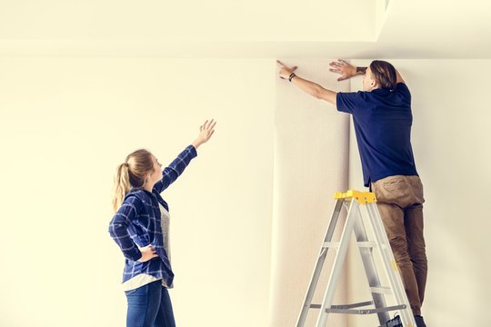 Couple Choosing House Wallpaper