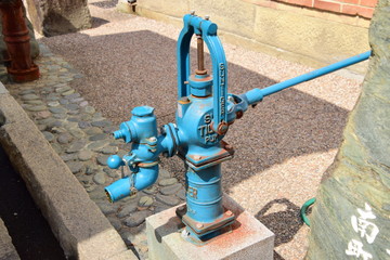 昭和レトロな汲み上げ給水ポンプ