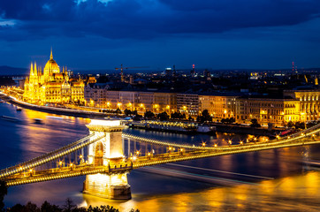 Fototapeta na wymiar Danube river at night