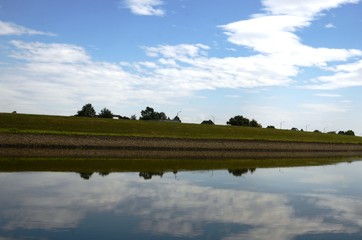 Elbe : sortie du port d’Hambourg (Allemagne)
