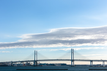 Fototapeta na wymiar 横浜ぷかり桟橋からのベイブリッジ