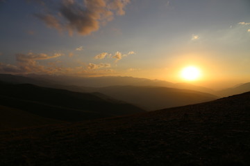 Tian Shan Gebirge und Sonnenuntergang