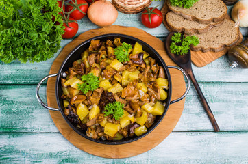 Fried mushrooms with potatoes