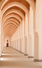 Obraz premium Empty corridor of a mosque.