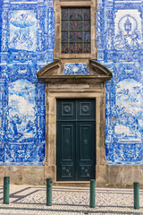 Detail of the facade of the Church Igreja do Carmo dos Carmelitas in Ribeira - the old town of  Porto, Porugal © Mazur Travel