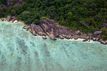 Luftaufnahme der Anse Source d'Argent auf La Digue, Seychellen.