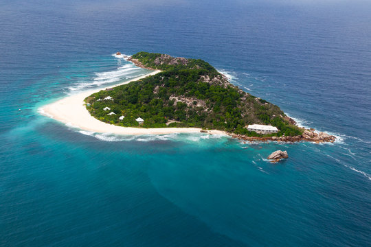 Luftaufnahme der Insel Cousine auf den Seychellen, Afrika.