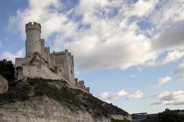 Fototapeta na wymiar Castillo medieval en la Rivera del Duero