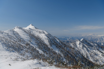 Fototapeta na wymiar 剣ヶ峰山から武尊山へ向かう登山道から見た剣ヶ峰山
