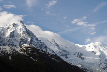 Fototapeta na wymiar Mont Blanc et Aiguille du Midi dns les Alpes en France