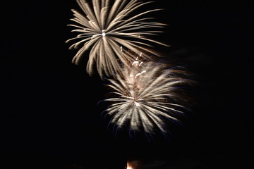 Obraz premium Feuerwerk am Wasser