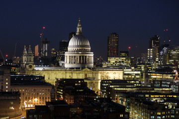 St. Paul's Cathedral de noche