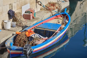 Boot im Hafen in Syrakus