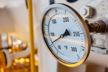 Thermometer, Temperature gauge or temperature indicator reading seventy five Fahrenheit (°F) in offshore oil and gas refinery process operation industry. - obrazy, fototapety, plakaty