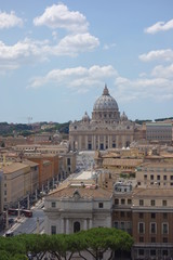 Fototapeta na wymiar Petersdom im Vatikan