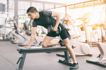 Fototapeta na wymiar Asian man exercising in the gym, fitness, health, body good.