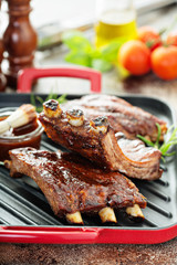 Grilled ribs with barbeque sauce