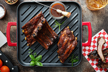 Grilled ribs with barbeque sauce