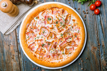 Carbonara pizza with bacon