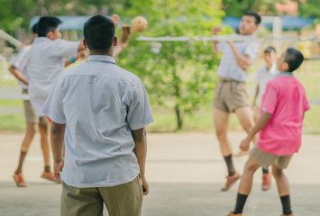 Obraz premium Happiness Students play sepak takraw in the afternoon.