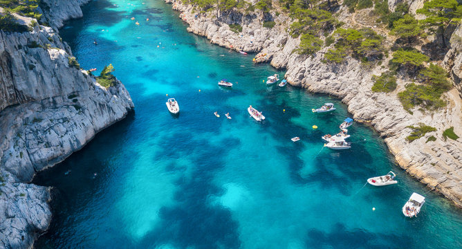 Fototapeta Yachts at the sea in France. Aerial view of luxury floating boat on transparent turquoise water at sunny day.