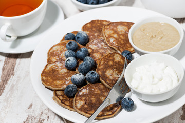 pancakes with blueberries, peanut butter and yoghurt