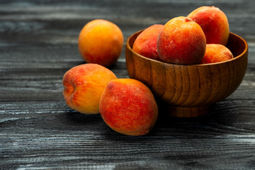 Fototapeta na wymiar plate with fresh and ripe peaches on a table
