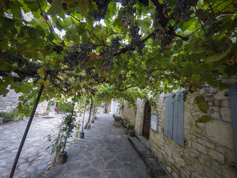 Terrasse ombrag&eacute;e &agrave; Sainte Enimie