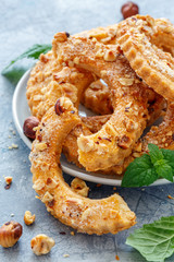 Shortbread rings sprinkled with nuts and sugar.