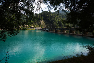 Fototapeta na wymiar I magnifici colori del Lago di Auronzo