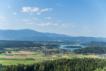 Obraz premium Blick über dem Faaker See